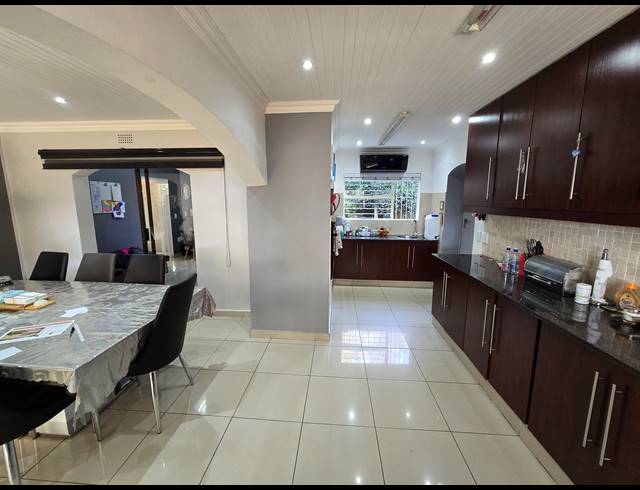 4 BEDROOM FREEHOLD FOR SALE IN BASSONIA